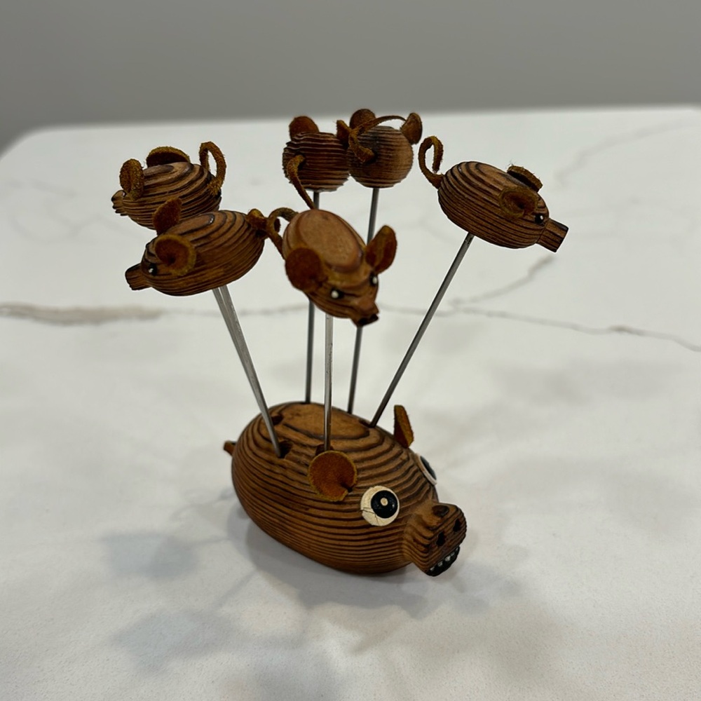 Vintage Wood Pig Holder With Six Appetizer Pig Picks